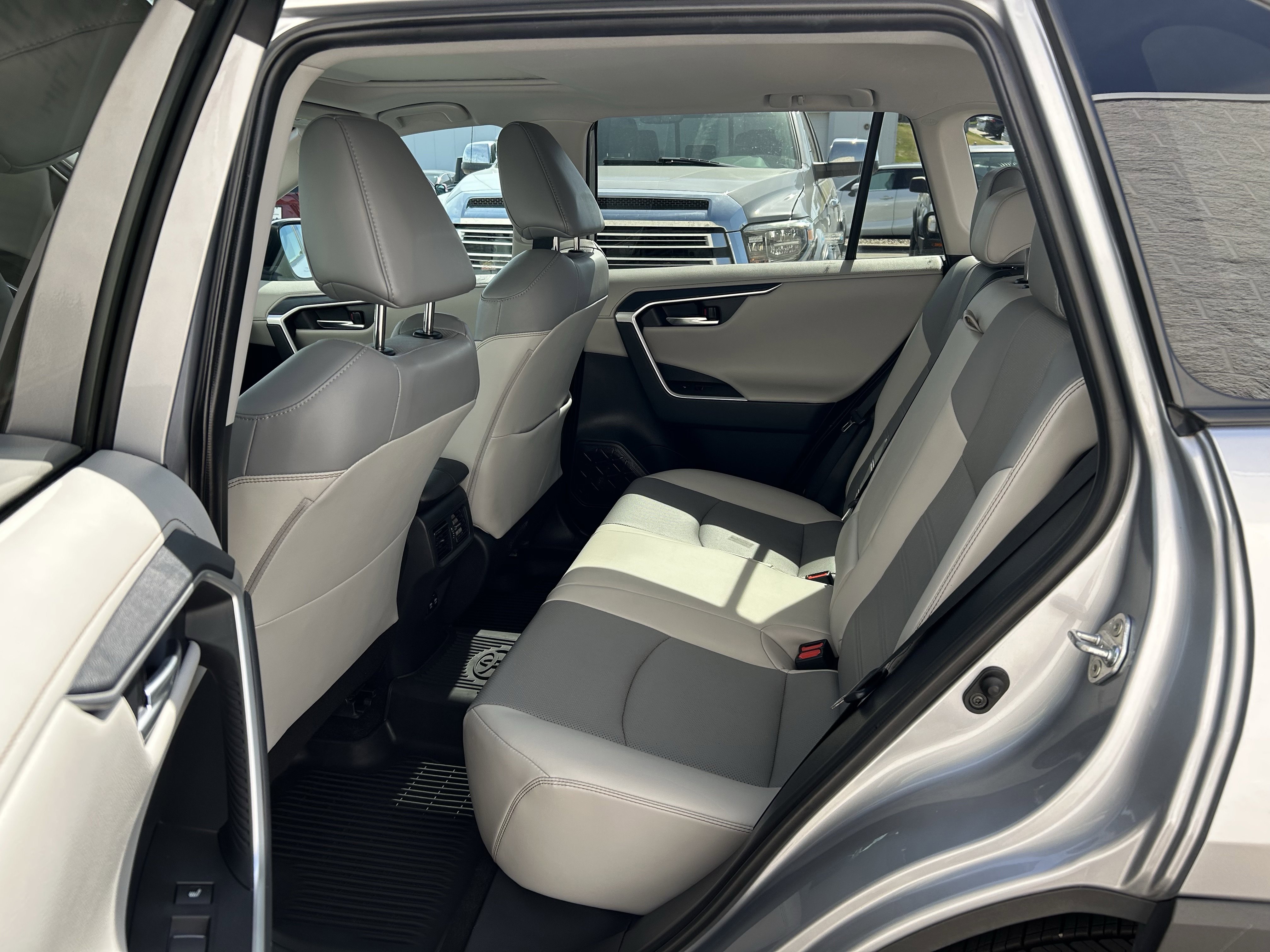 Used 2019 Toyota RAV4 Limited AWD/4WD image 17