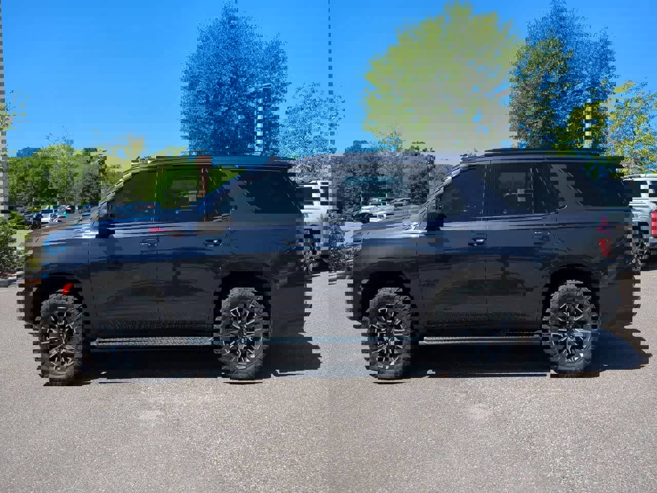 Used 2022 Chevrolet Tahoe Z71 AWD/4WD image 3