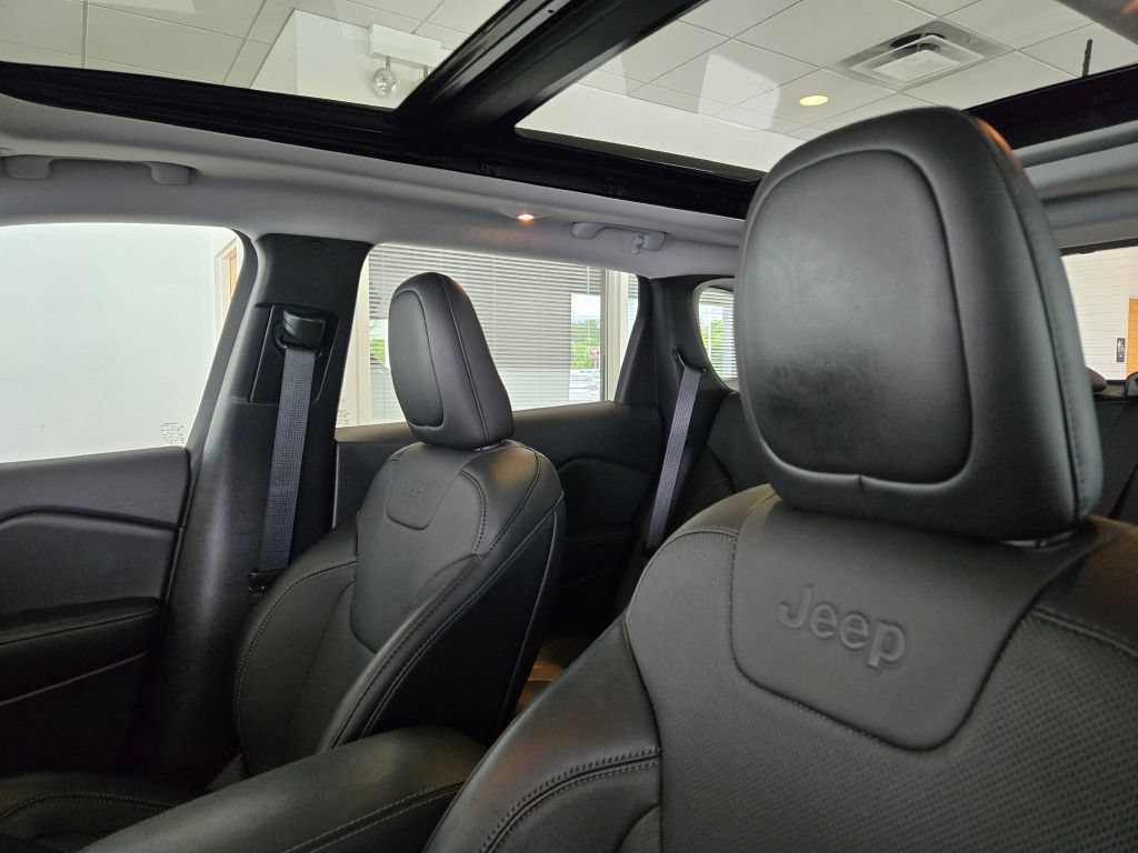 Used 2022 Jeep Cherokee Limited AWD/4WD image 25