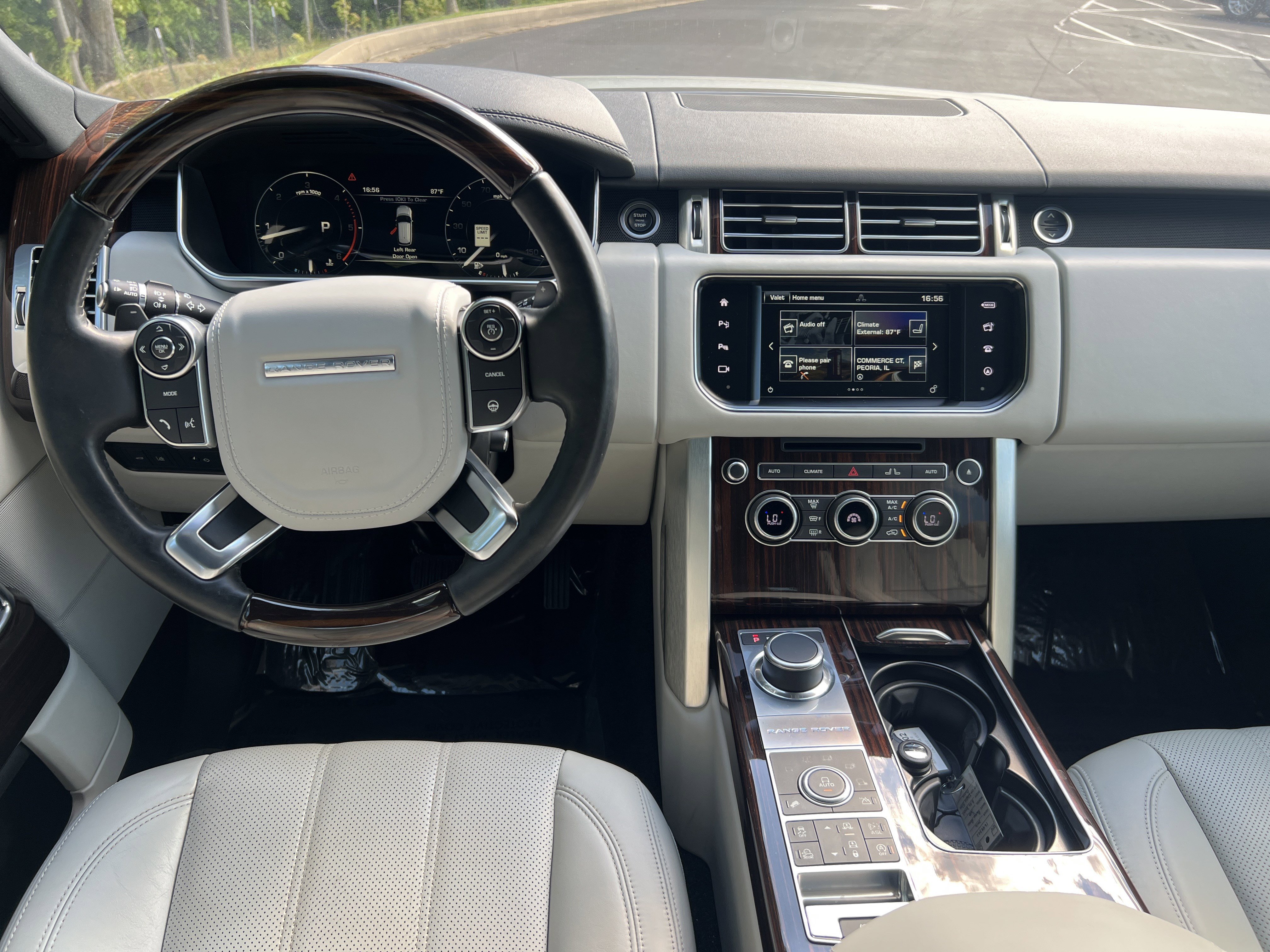 Used 2016 Land Rover Range Rover HSE image 10