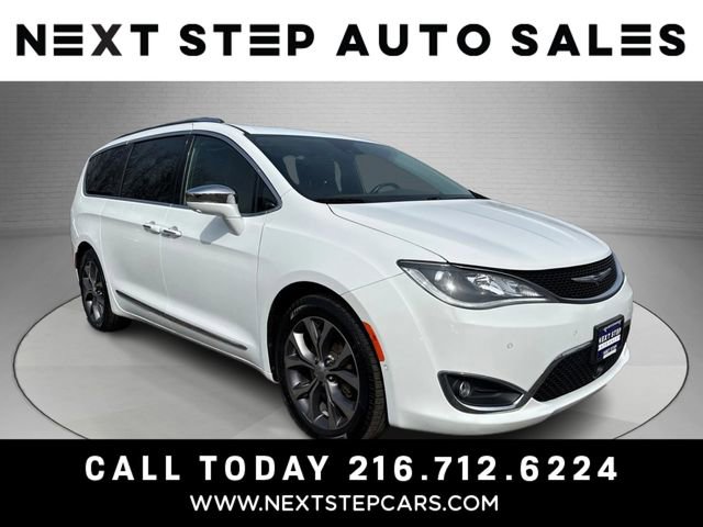 Used 2018 Chrysler Pacifica Limited w/ Tire & Wheel Group
