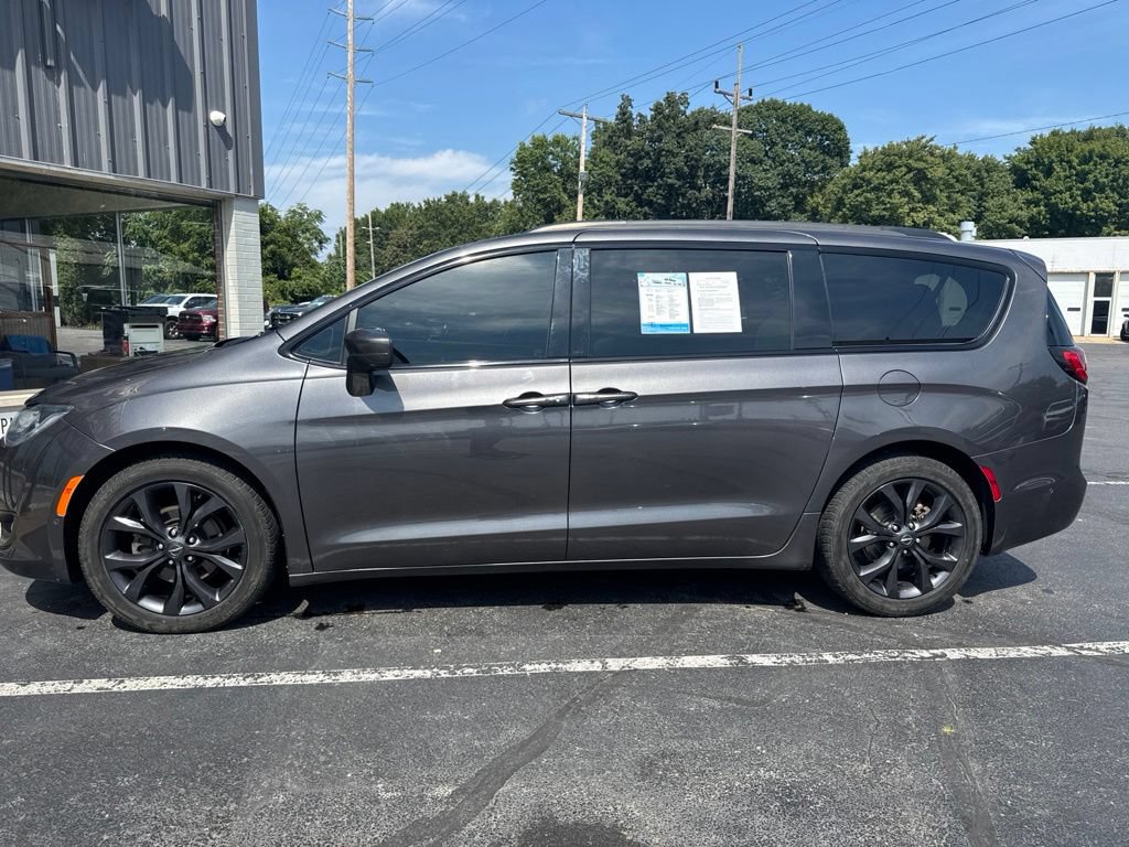 Used 2019 Chrysler Pacifica Touring-L Plus w/ Advanced Safetytec Group FWD image 5