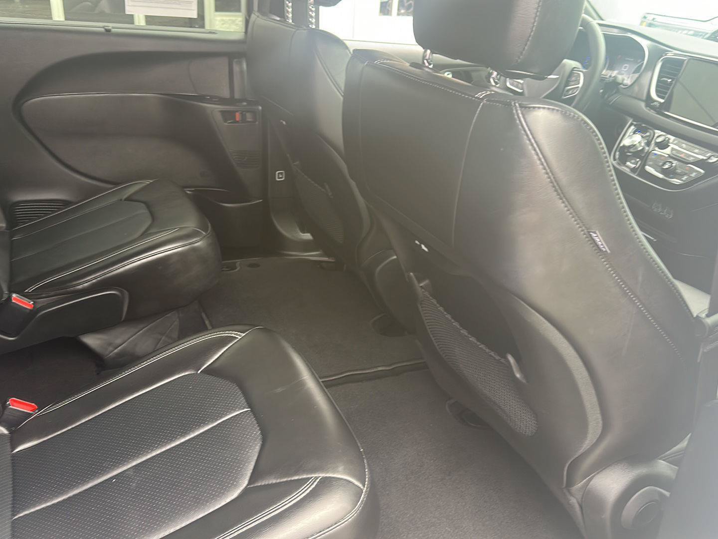 Used 2025 Chrysler Pacifica Select FWD image 14