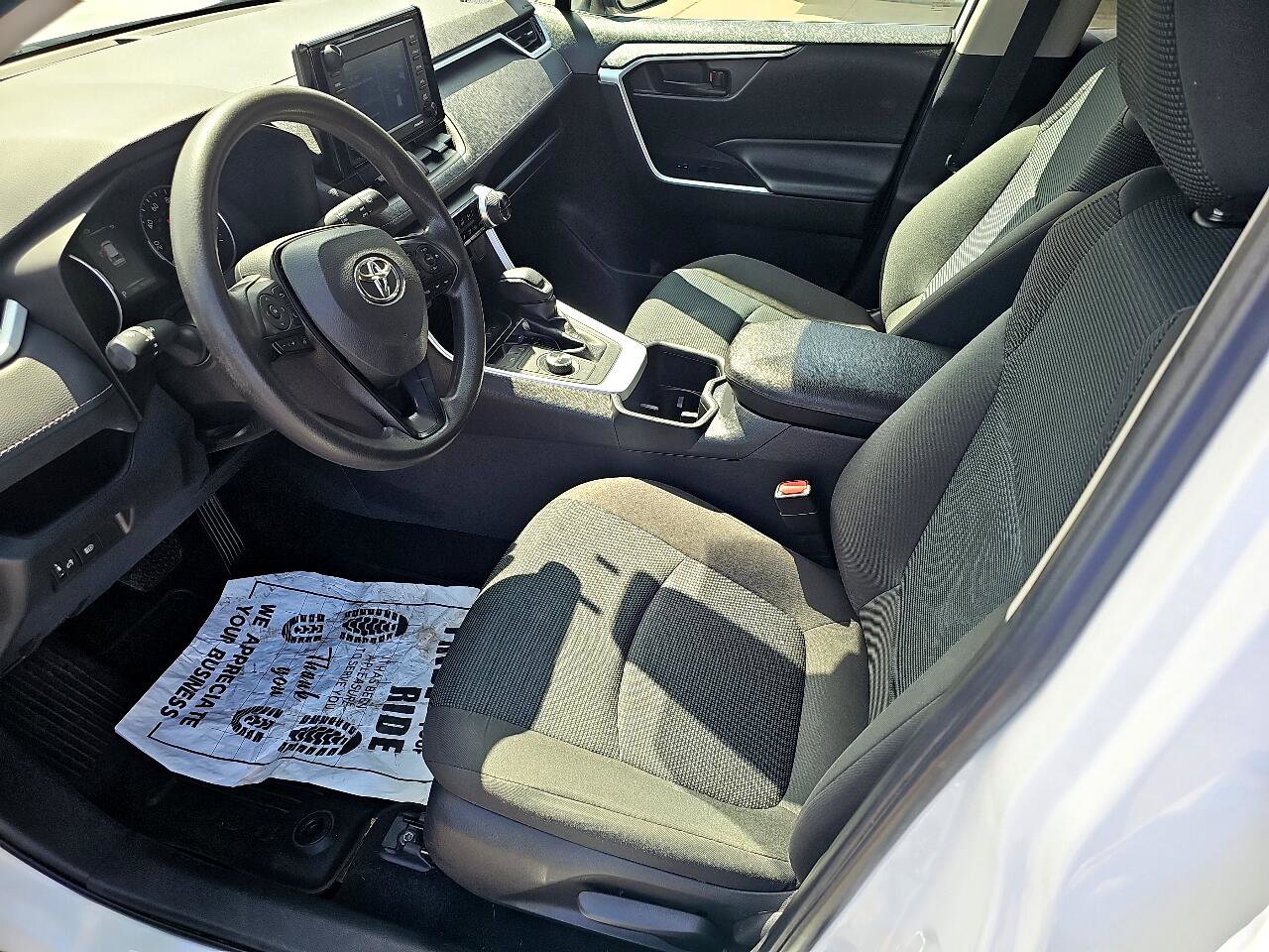 Used 2022 Toyota RAV4 LE image 9