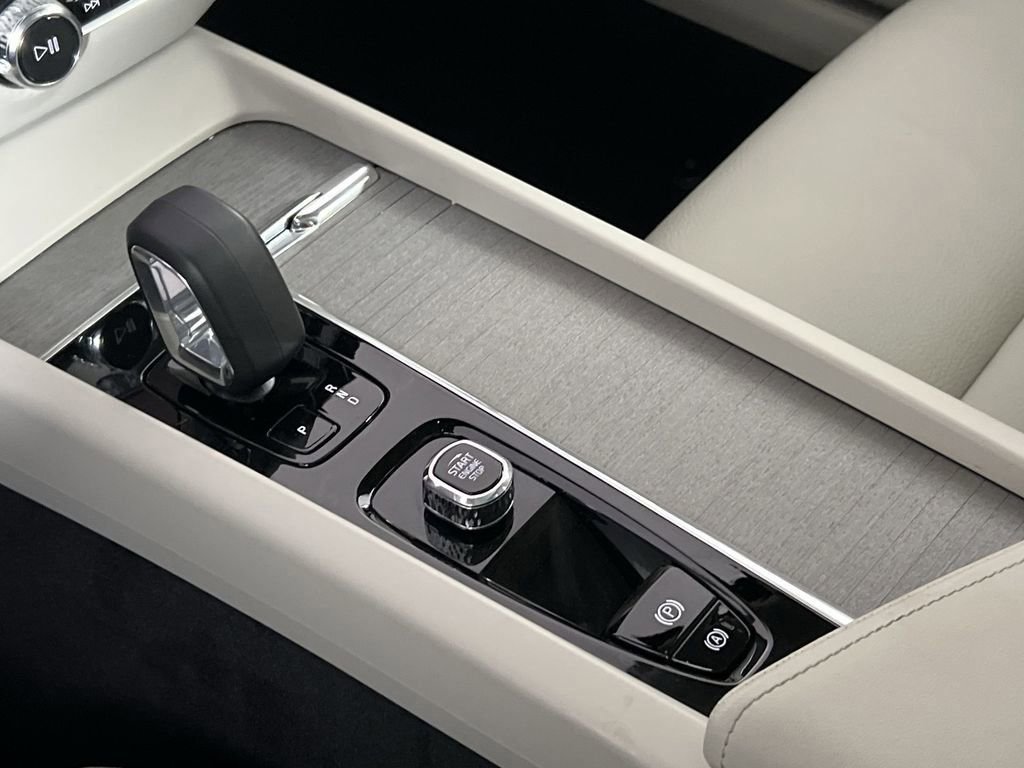 Certified 2025 Volvo V60 B5 Cross Country Plus image 22