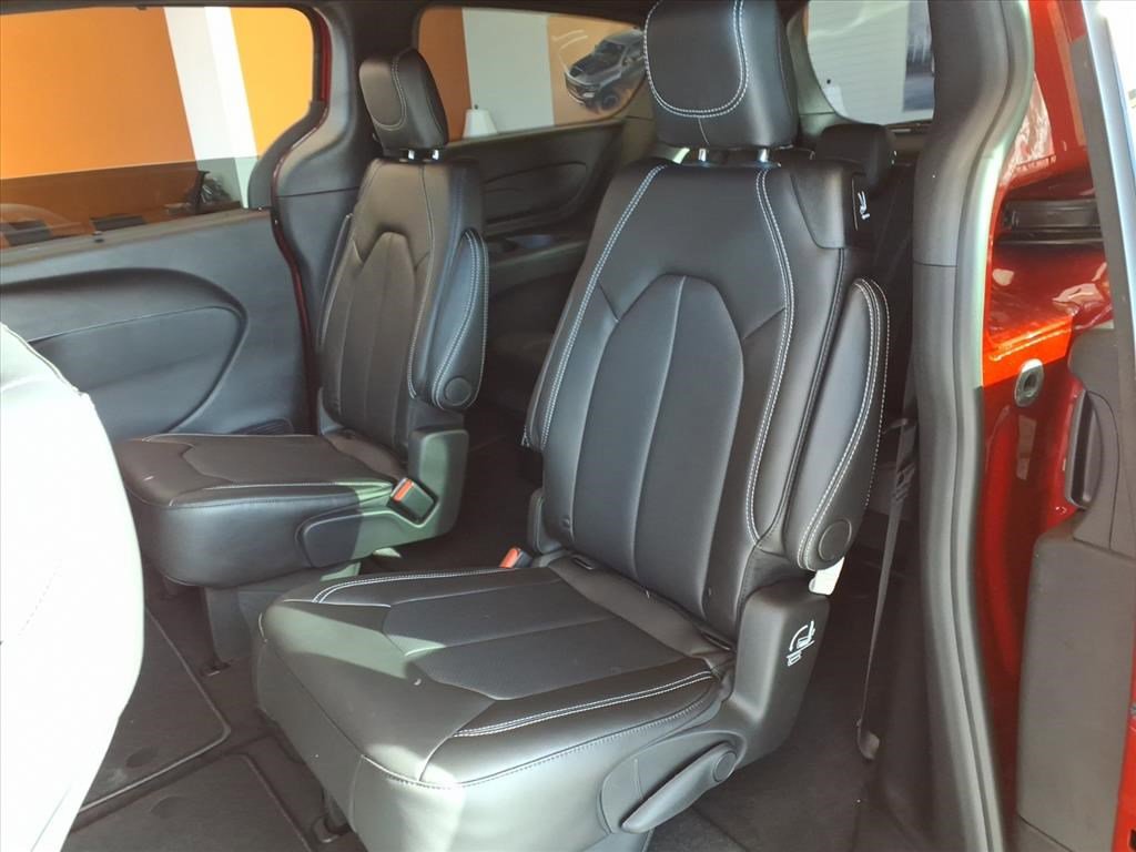 New 2026 Chrysler Pacifica Select image 20