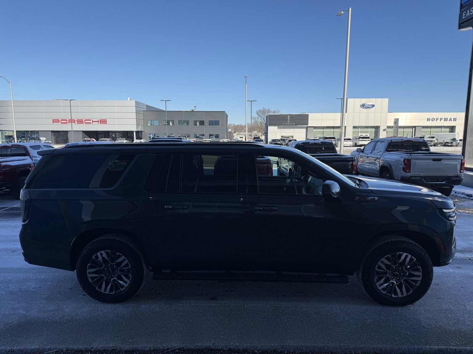 Used 2025 Chevrolet Suburban Z71 w/ Z71 Off-Road Package image 5