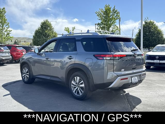 Used 2023 Nissan Pathfinder SL w/ Black Appearance Package AWD/4WD image 6