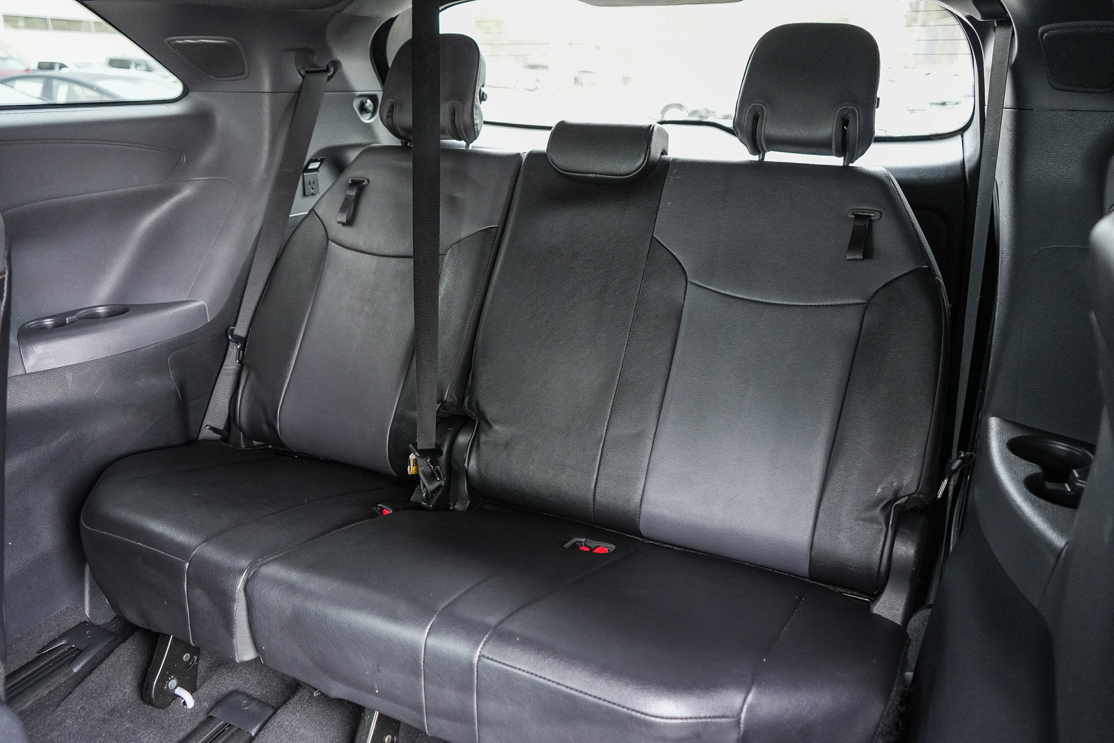 Used 2023 Toyota Sienna XLE Woodland Edition image 19