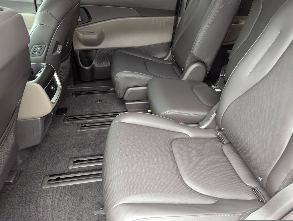 New 2026 Kia Carnival EX FWD image 17