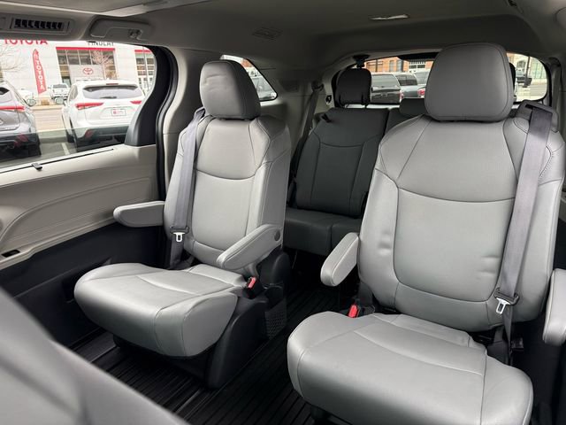 Certified 2024 Toyota Sienna XLE image 28