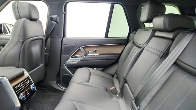 Used 2025 Land Rover Range Rover SE image 27