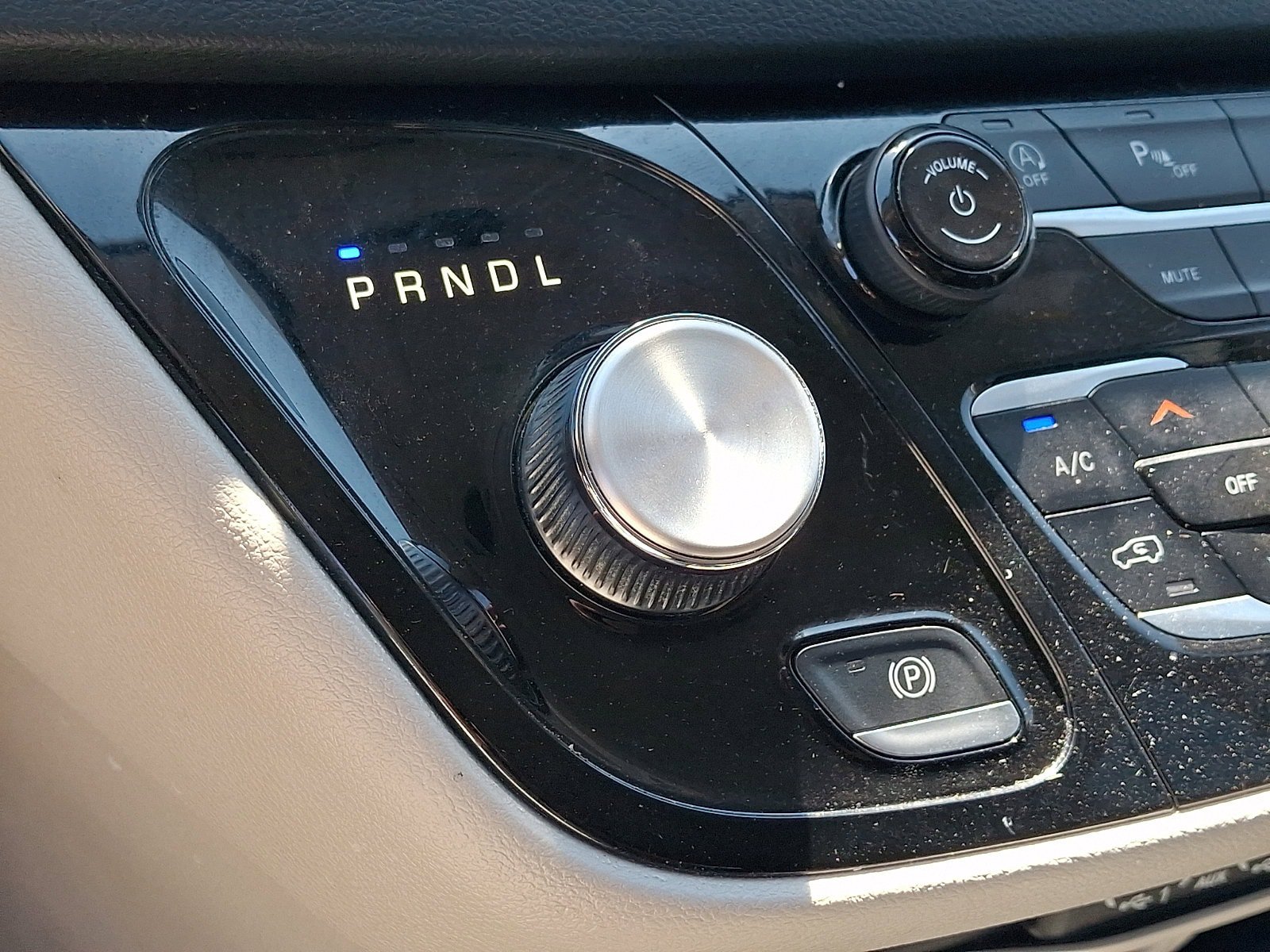 Used 2023 Chrysler Pacifica Touring-L FWD image 16