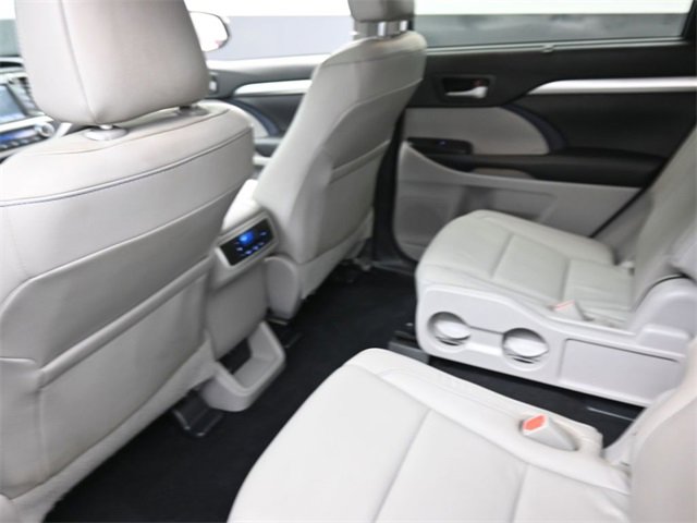 Used 2018 Toyota Highlander XLE image 23