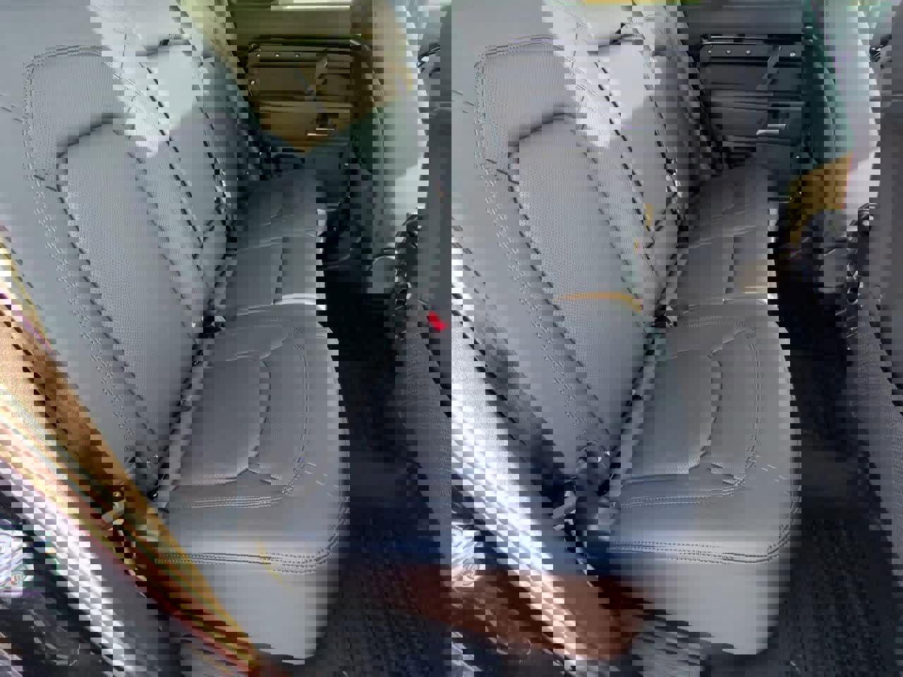 New 2026 Land Rover Defender 110 X-Dynamic SE image 21