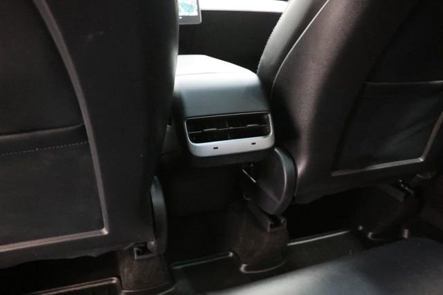 Used 2022 Tesla Model Y Long Range image 27