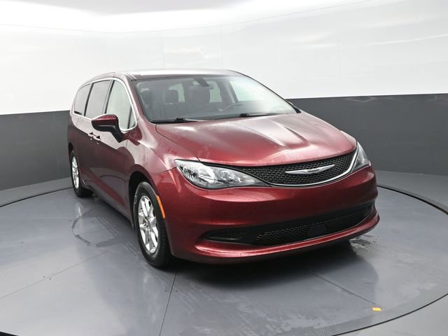 Used 2022 Chrysler Voyager LX FWD image 14
