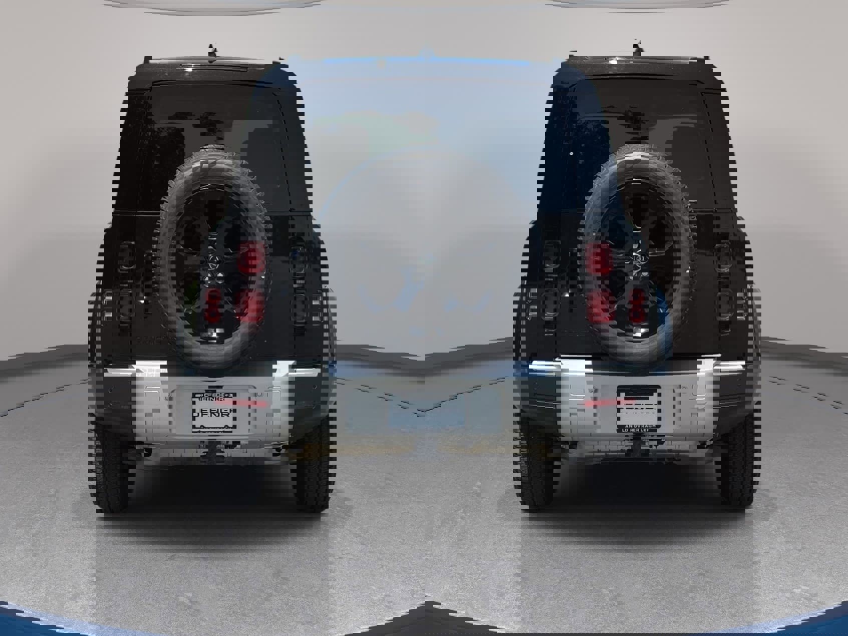 Used 2025 Land Rover Defender 110 S image 6