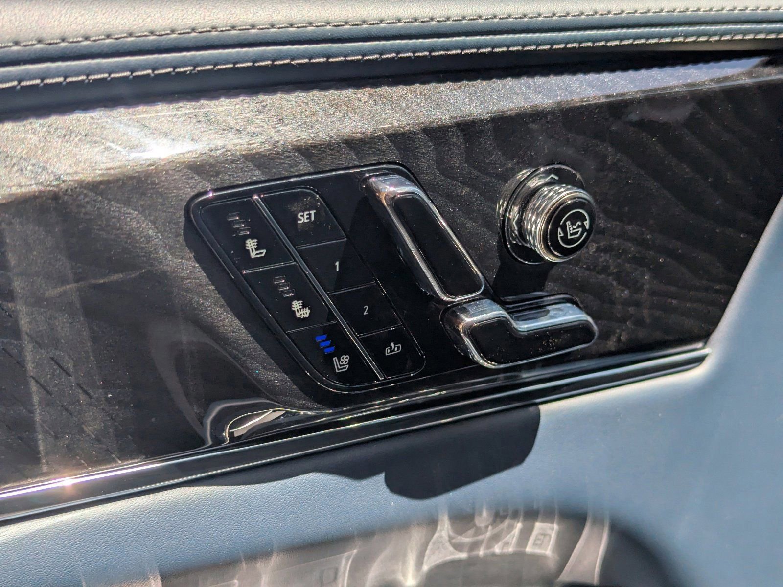 Certified 2025 Cadillac Escalade IQ Luxury 2 AWD/4WD image 21