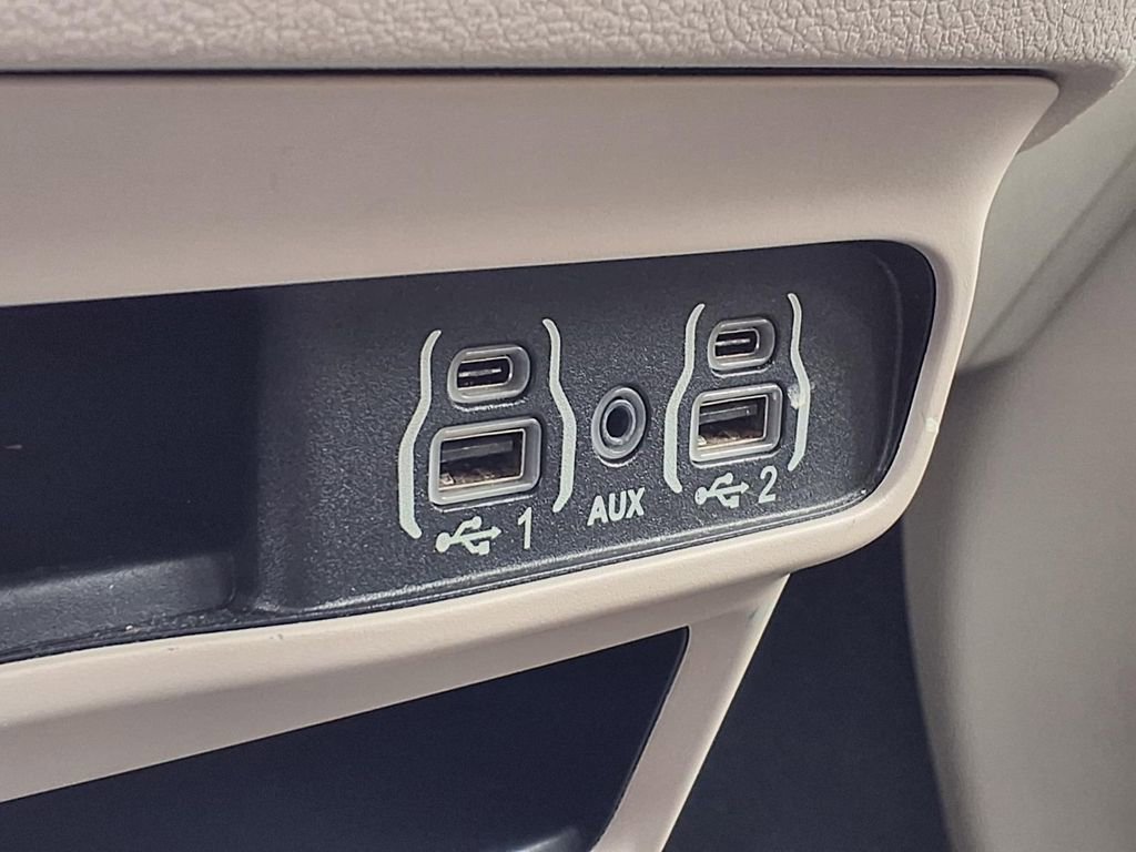 Used 2023 Chrysler Voyager LX image 26