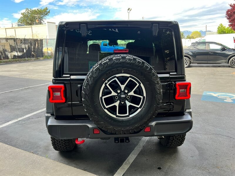 Used 2025 Jeep Wrangler Unlimited Rubicon AWD/4WD image 6