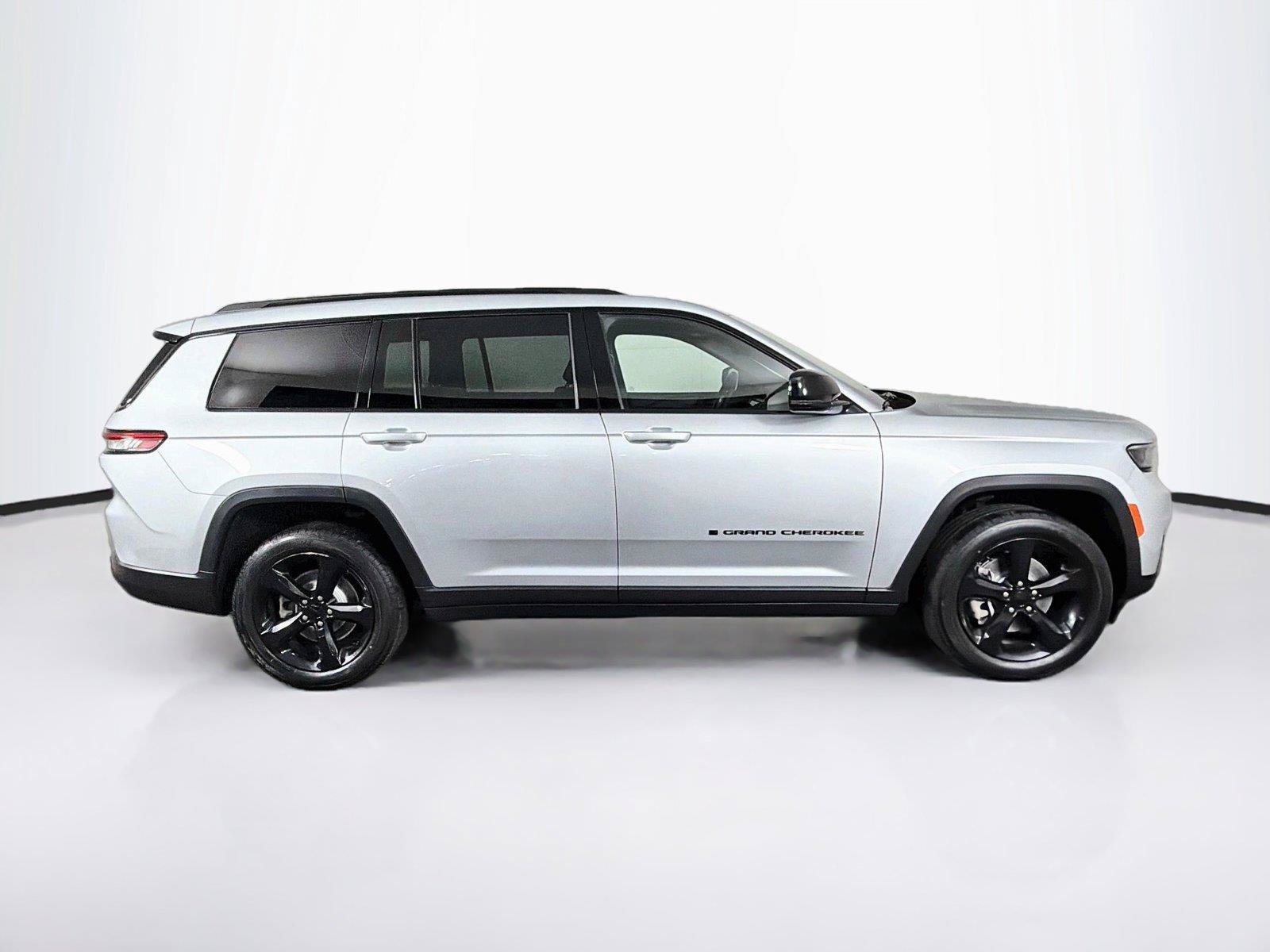 Used 2023 Jeep Grand Cherokee L Laredo AWD/4WD image 12