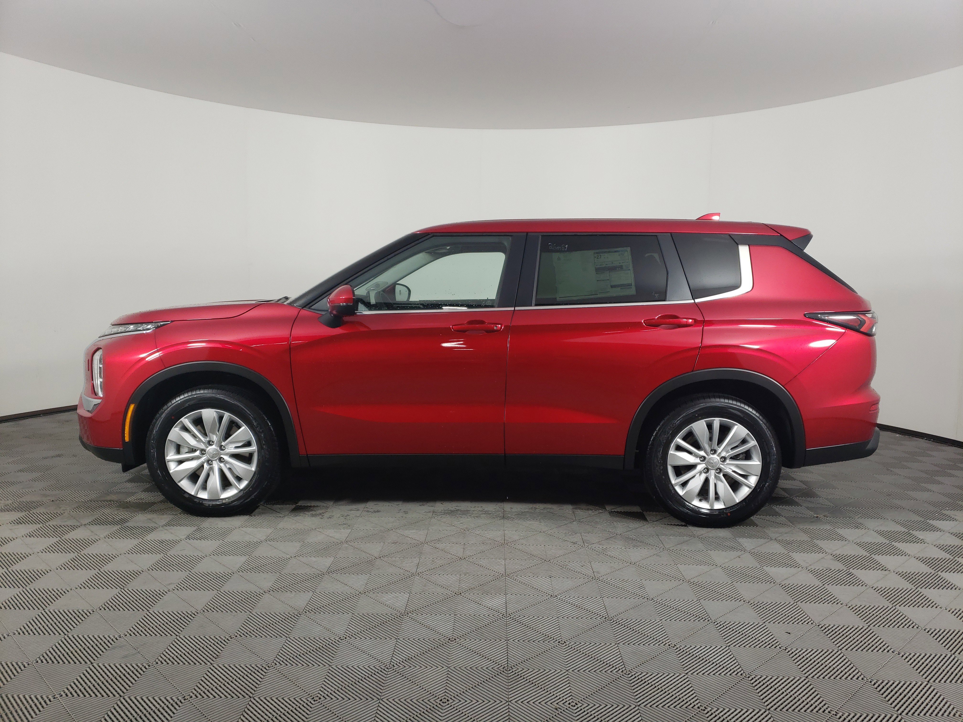 New 2026 Mitsubishi Outlander ES image 3