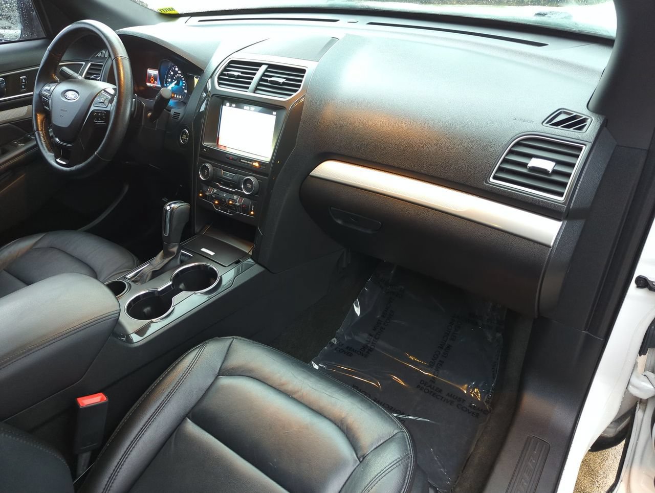Used 2017 Ford Explorer XLT w/ Equipment Group 202A FWD image 24
