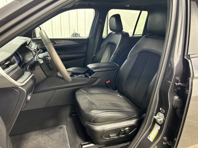 Used 2023 Jeep Grand Cherokee Altitude AWD/4WD image 13