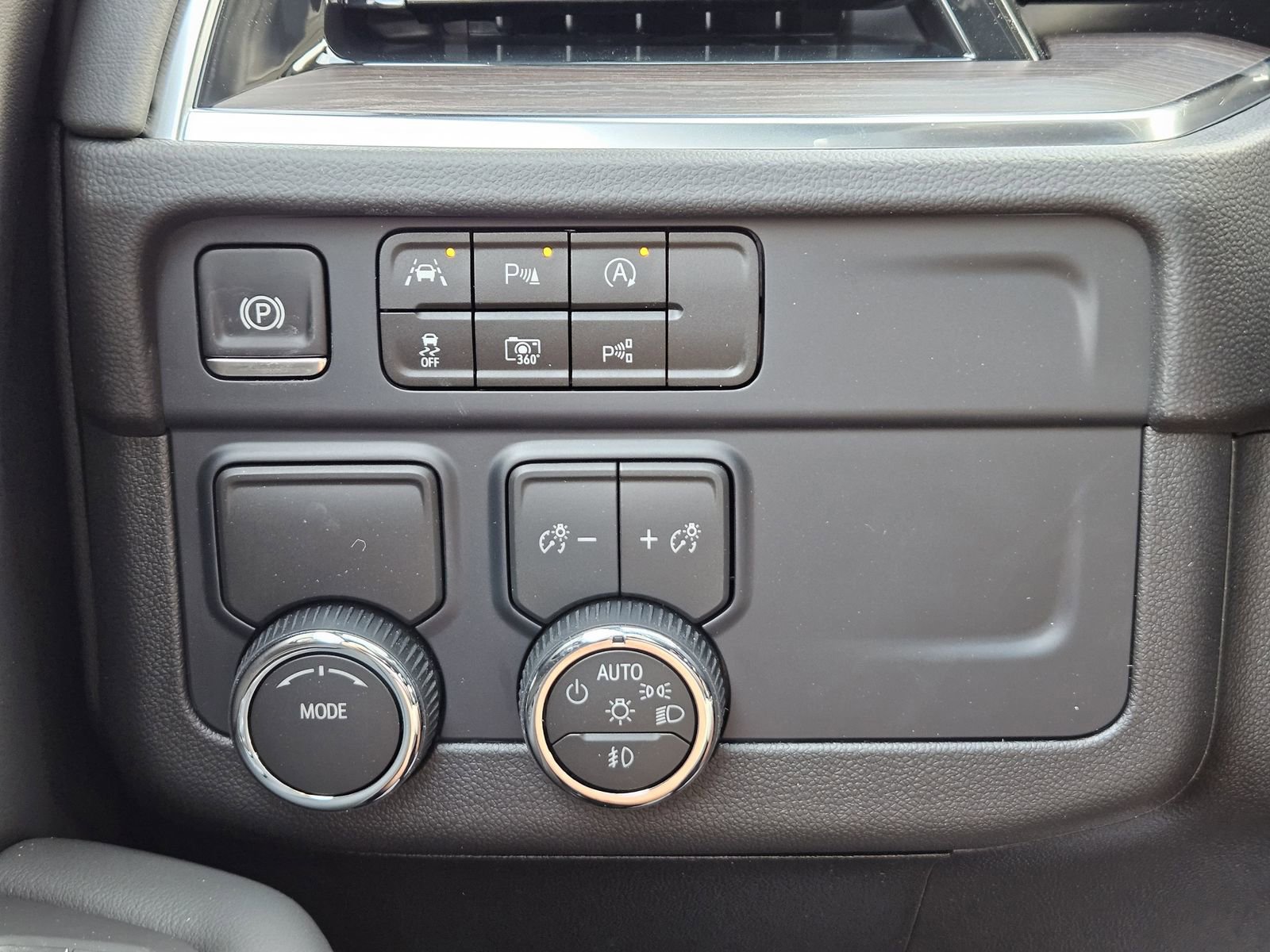 New 2026 Chevrolet Suburban LT w/ Comfort Package image 21