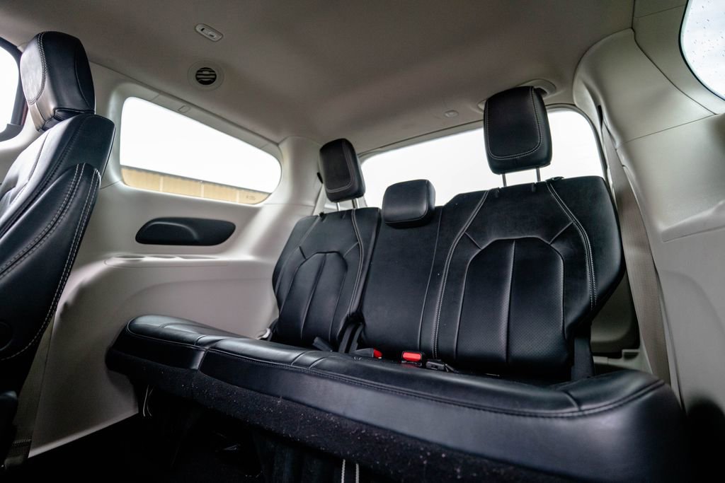 Used 2023 Chrysler Pacifica Touring-L FWD image 33