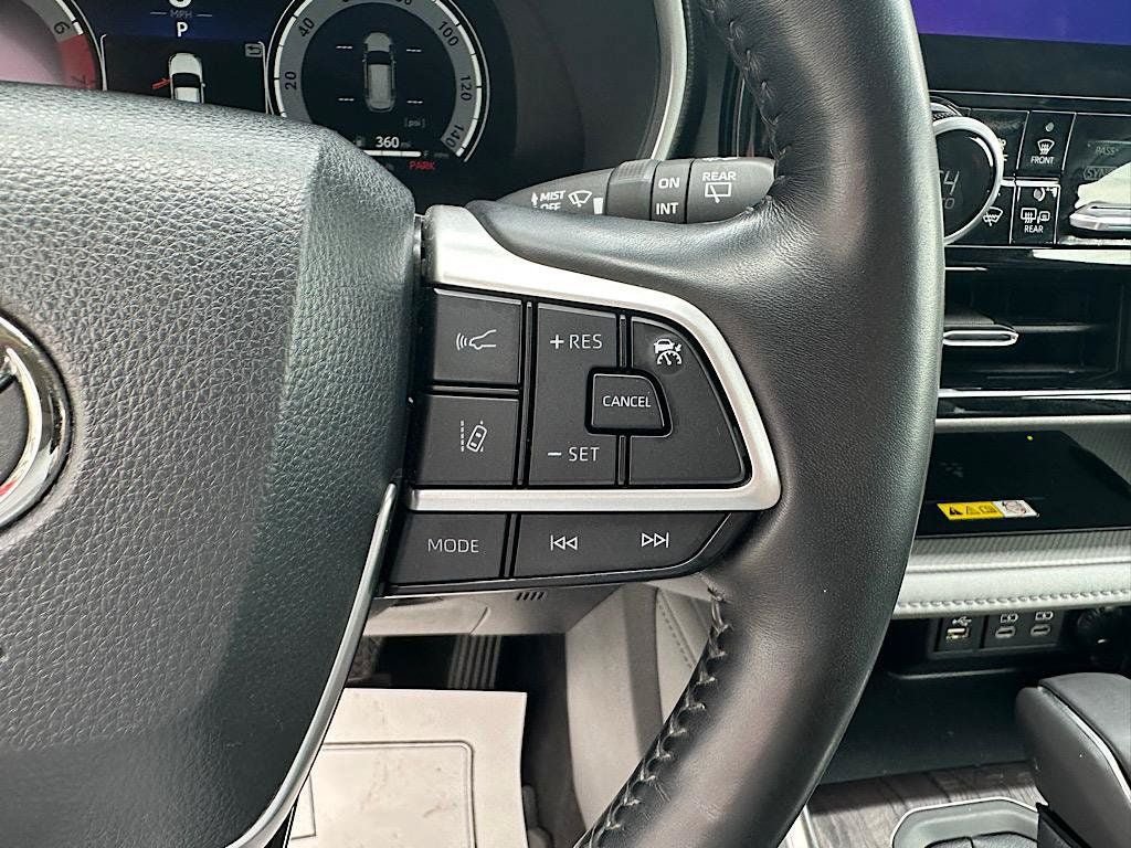 Certified 2023 Toyota Highlander Limited FWD image 26