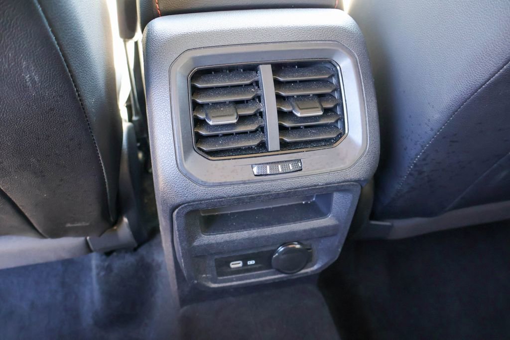 Used 2024 Volkswagen Tiguan SE image 19