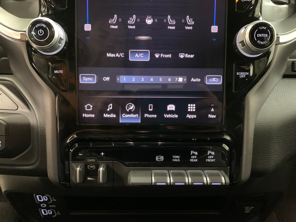 Used 2026 RAM 2500 Laramie AWD/4WD image 10