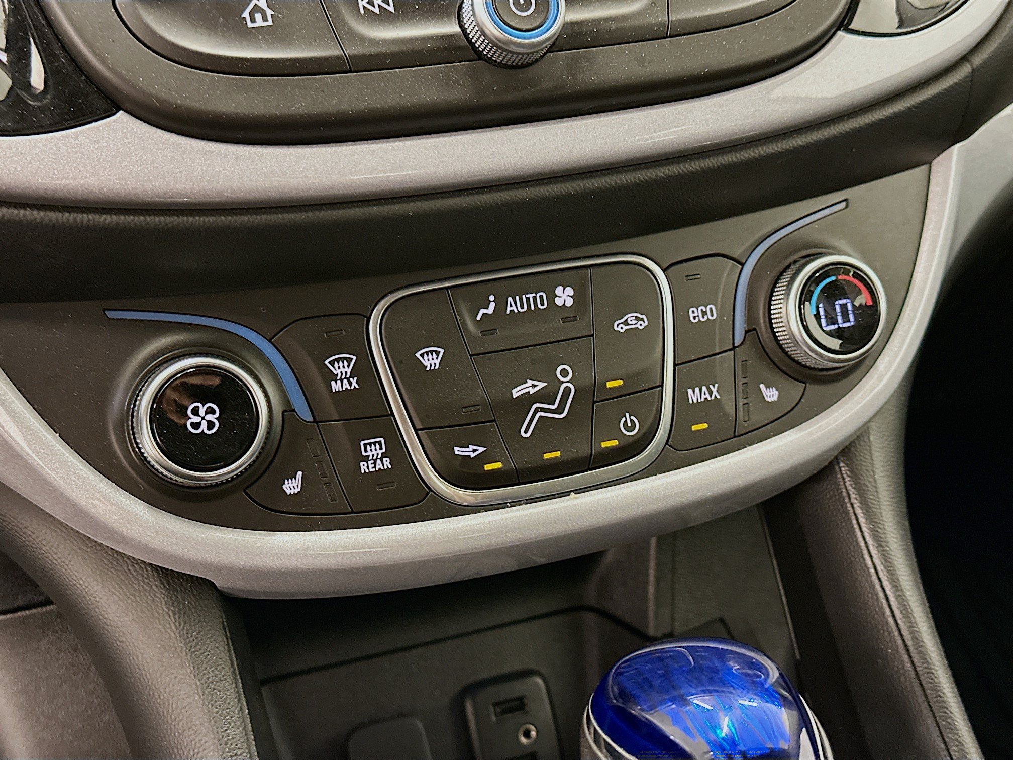 Used 2018 Chevrolet Volt LT w/ Comfort Package FWD image 24