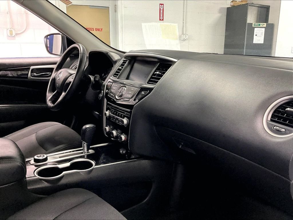 Used 2020 Nissan Pathfinder SV AWD/4WD image 14