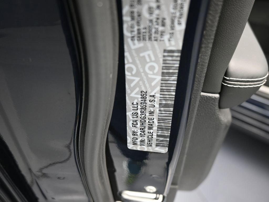 Used 2024 Jeep Grand Cherokee Overland w/ Luxury Tech Group IV image 18