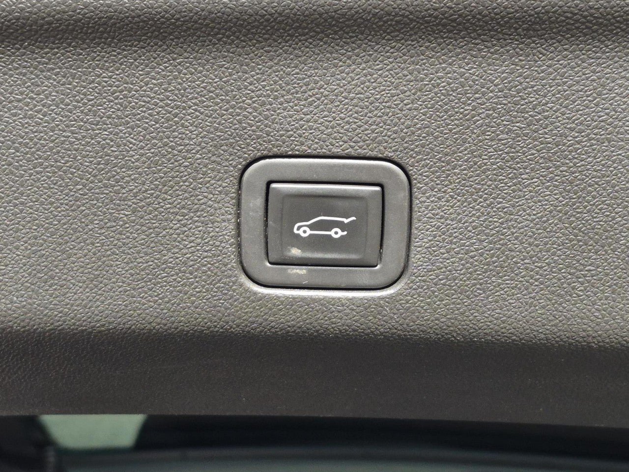 Used 2023 GMC Yukon Denali Ultimate w/ LPO, Floor Liner Package AWD/4WD image 10