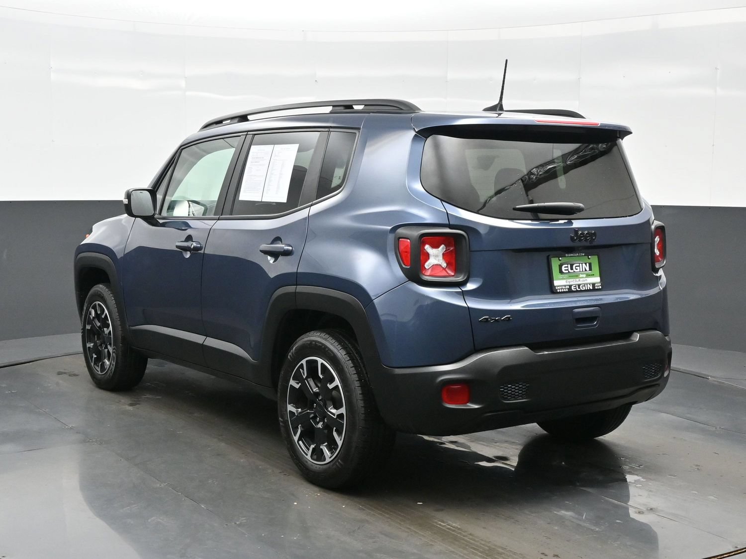 Used 2023 Jeep Renegade Latitude AWD/4WD image 5