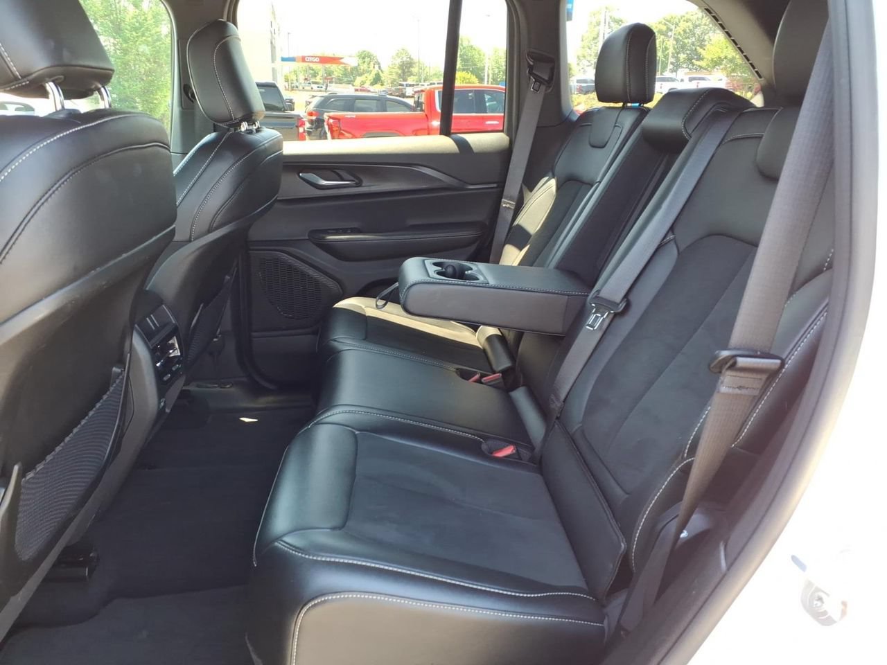 Used 2025 Jeep Grand Cherokee Altitude AWD/4WD image 17