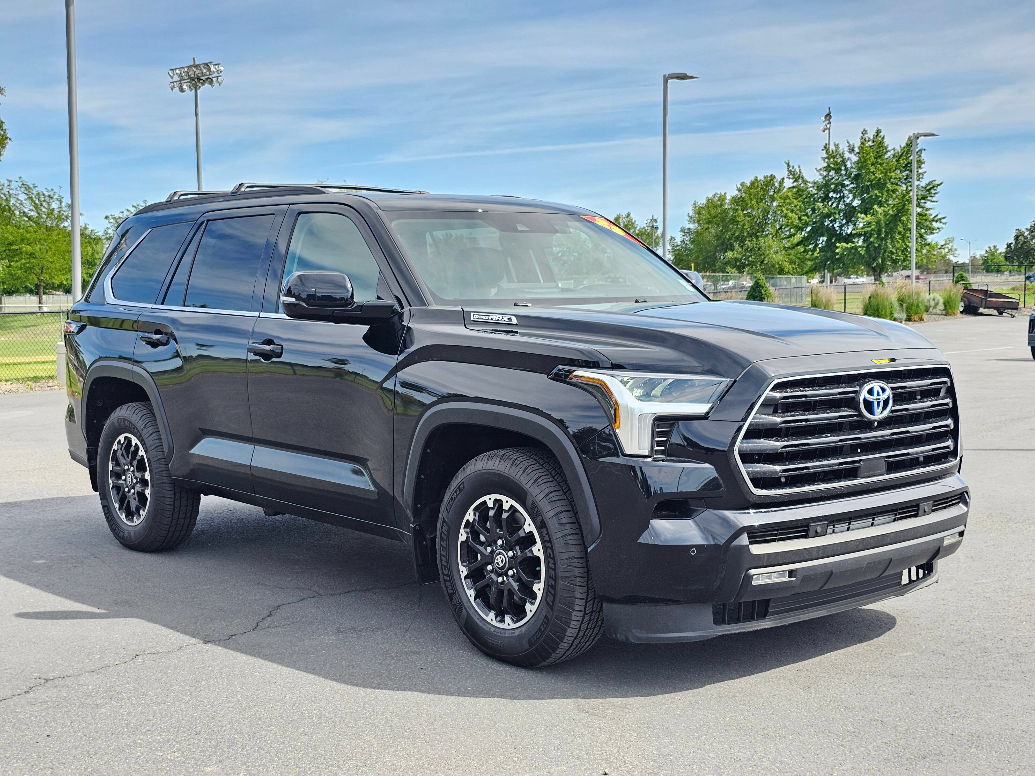Used 2023 Toyota Sequoia SR5 w/ SR5 Premium Package AWD/4WD image 38