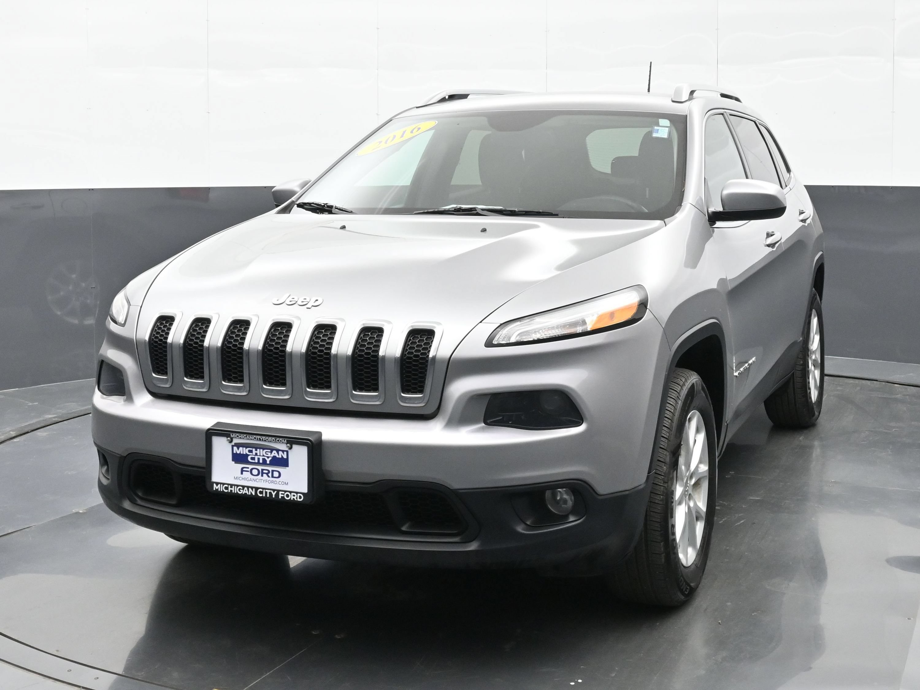 Used 2016 Jeep Cherokee Latitude AWD/4WD image 7