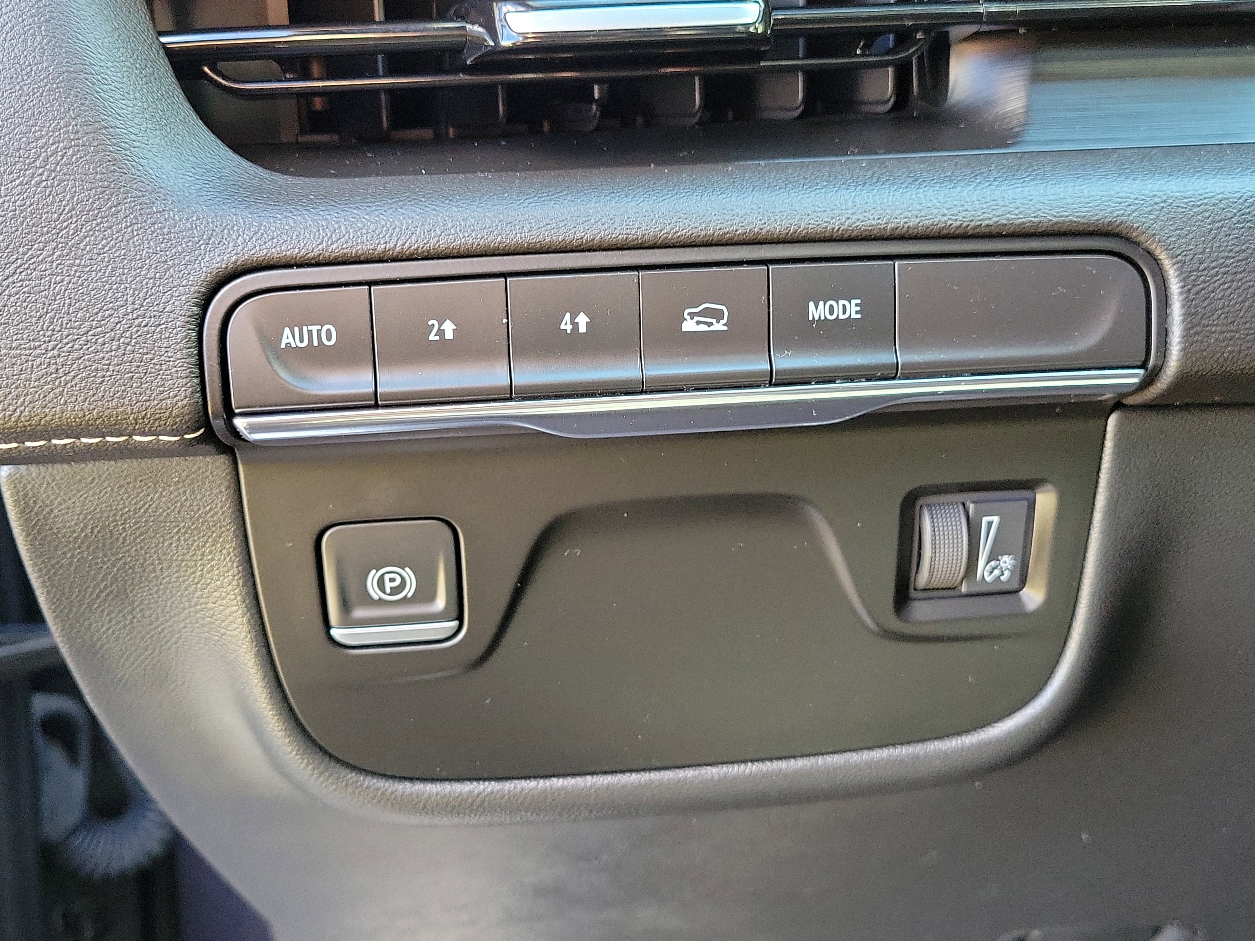 Used 2022 Cadillac Escalade Premium Luxury image 23