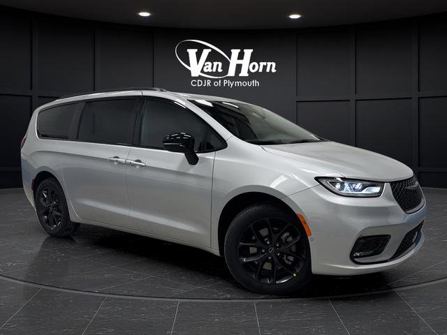 New 2026 Chrysler Pacifica Select w/ S Appearance Package image 39