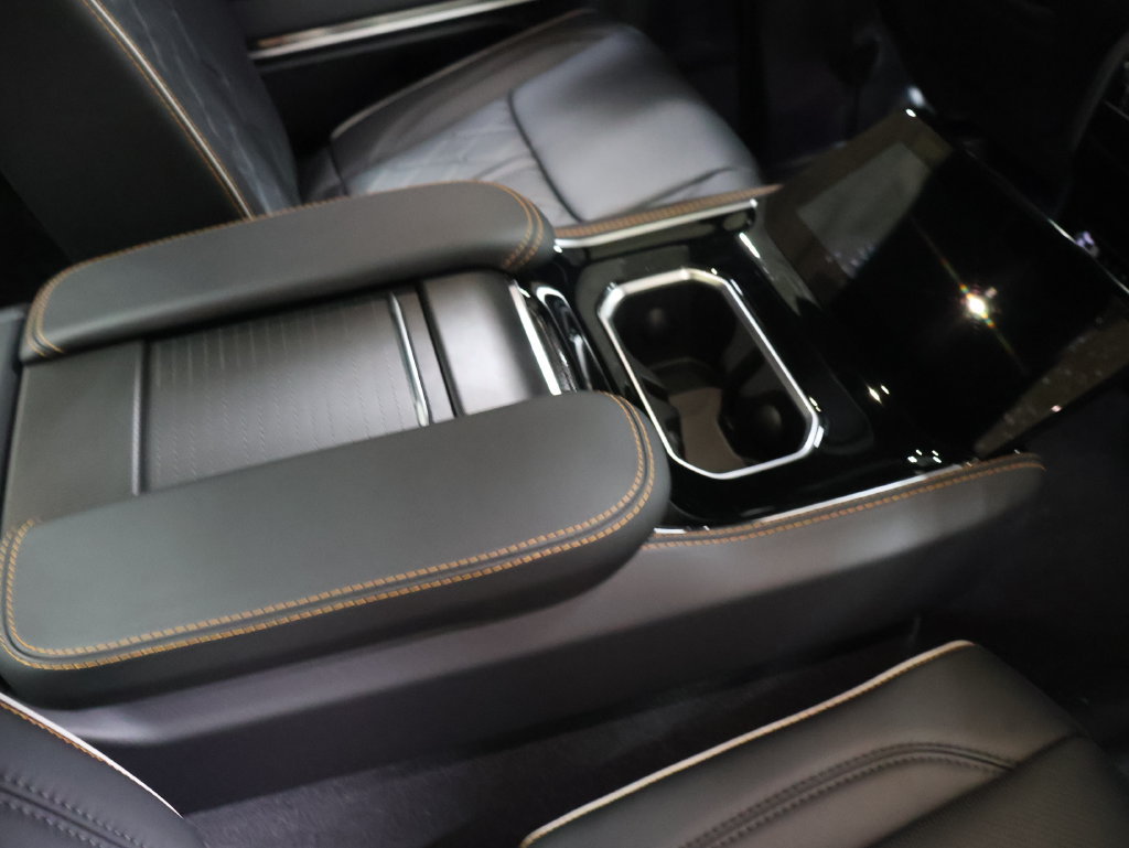 New 2026 Jeep Grand Wagoneer Summit AWD/4WD image 17