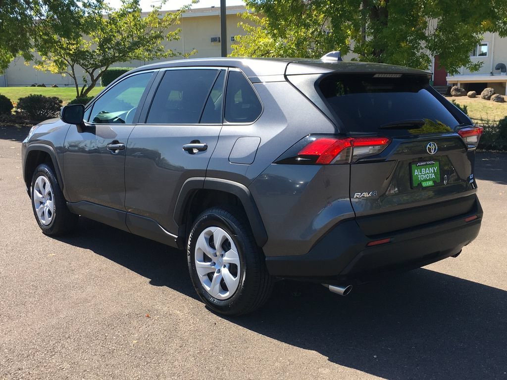 Used 2025 Toyota RAV4 LE AWD/4WD image 4