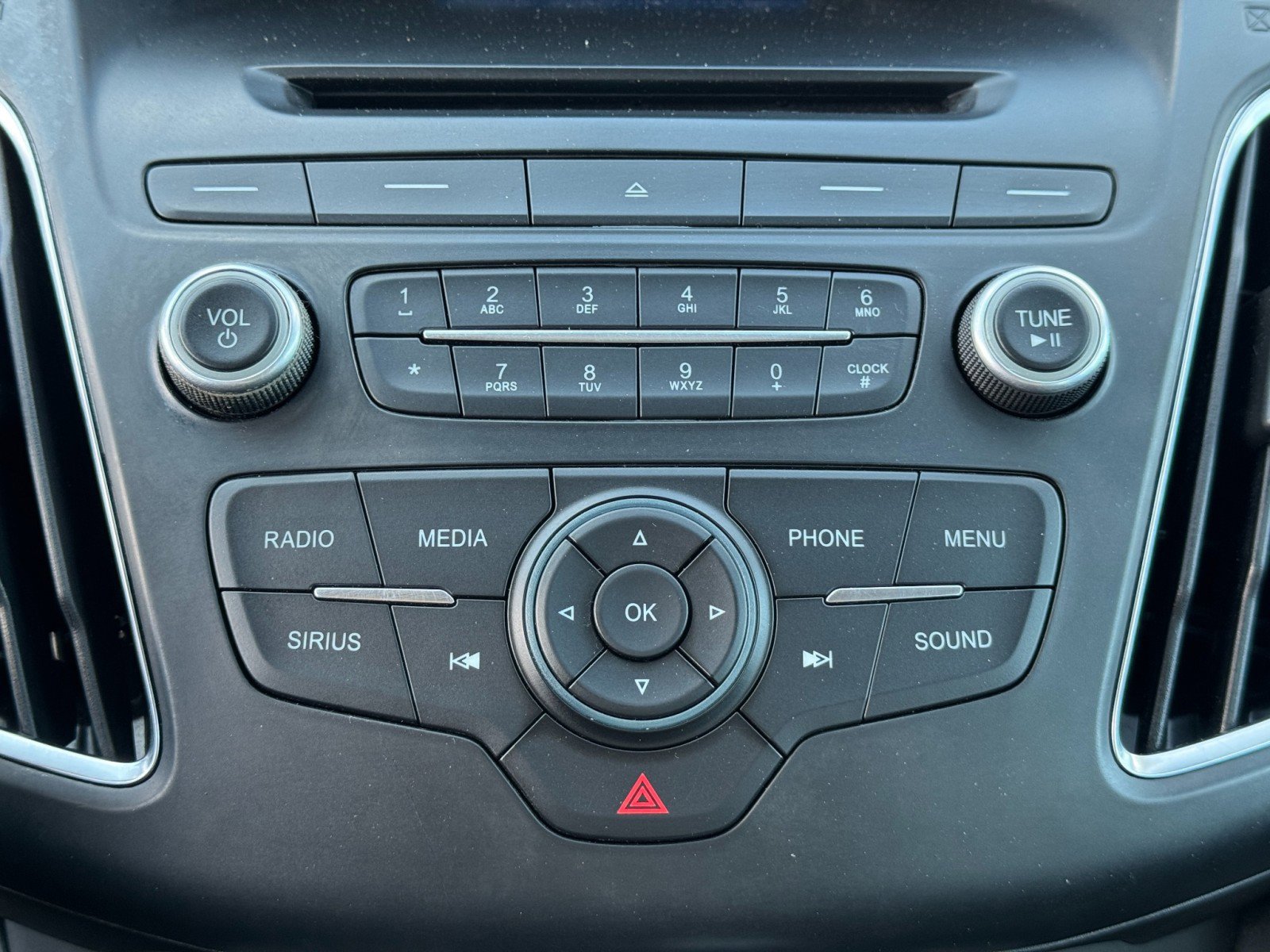 Used 2016 Ford Focus SE w/ Equipment Group 201A FWD image 25