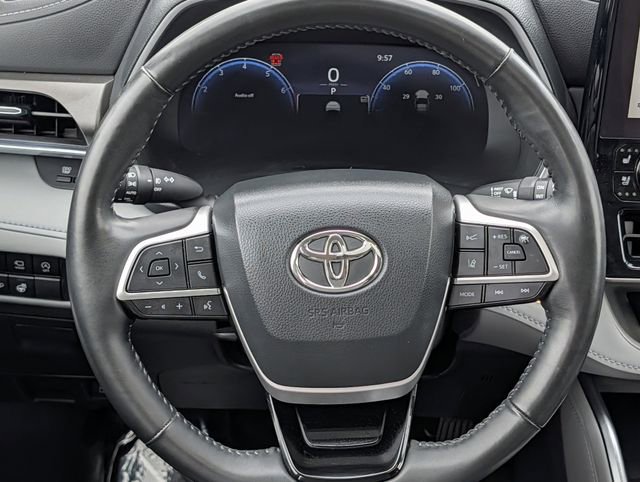 Used 2023 Toyota Highlander Limited image 13