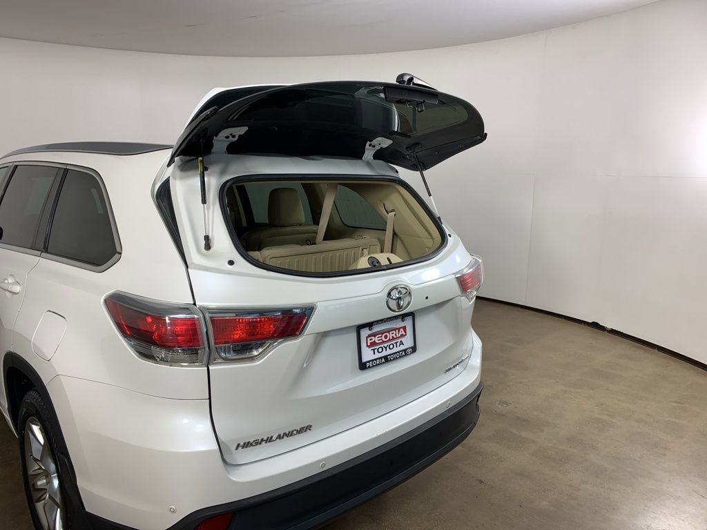 Used 2015 Toyota Highlander Limited w/ Driver Technology Package AWD/4WD image 12