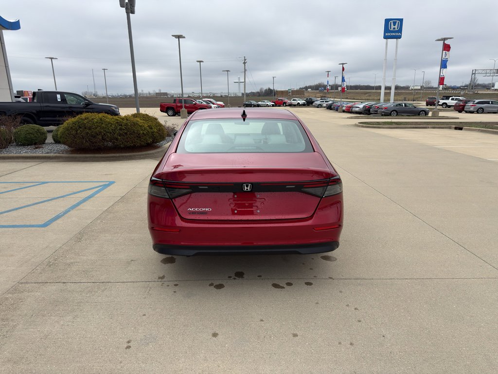 Used 2025 Honda Accord SE image 6